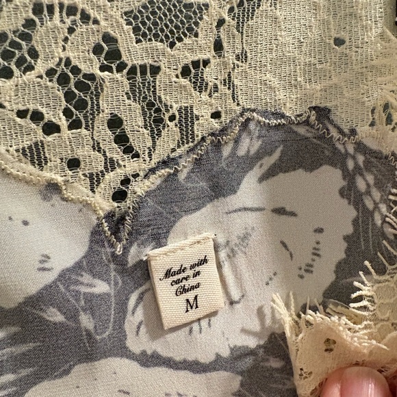 Doen Silk and Lace Trim Floral Cami Top, Size M - Picture 8 of 8
